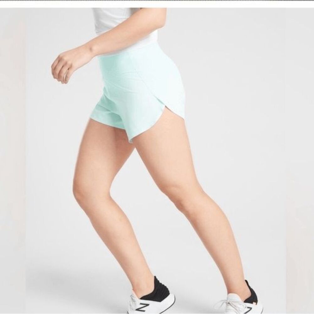 ATHLETA Run with it Shorts Size XL Oasis C